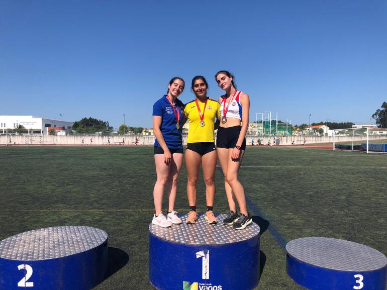 Alice Finisterra é campeã distrital de juniores!