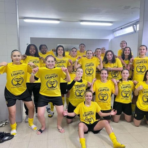 Academia de Futebol: Sub-17 Femininas são Campeãs InterDistritais!