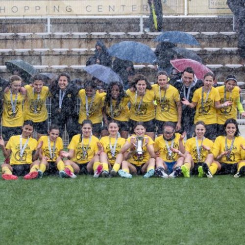 Academia: Sub-17 Femininas recebem troféu!
