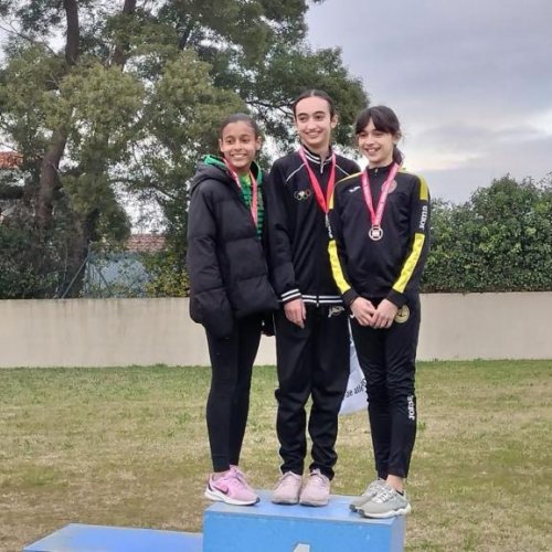 Laura Bento alcança 3º lugar no Triatlo Técnico Distrital