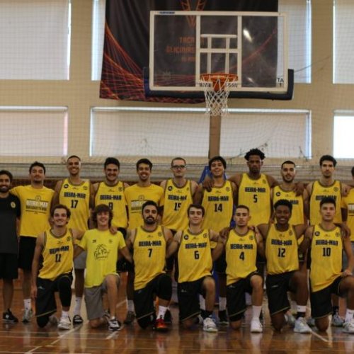 Plantel sénior apresentado