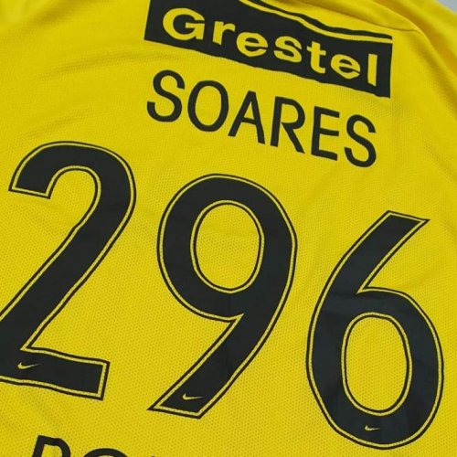 Quase 300 jogos de "amarelo e preto" ao peito!