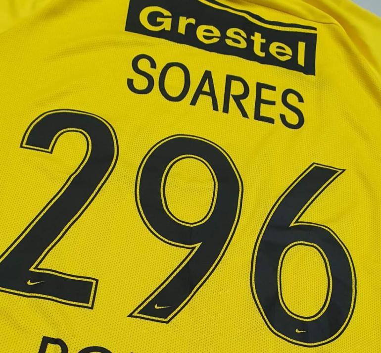 Quase 300 jogos de "amarelo e preto" ao peito!