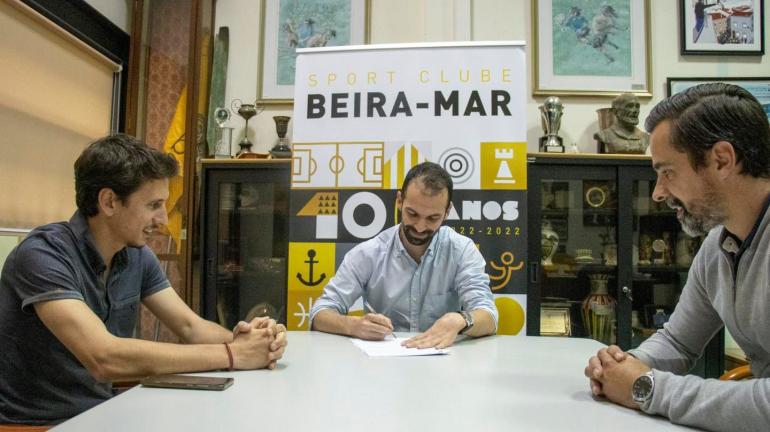 Ricardo Maia renova com SC Beira-Mar Ricardo Maia renova com SC Beira-Mar